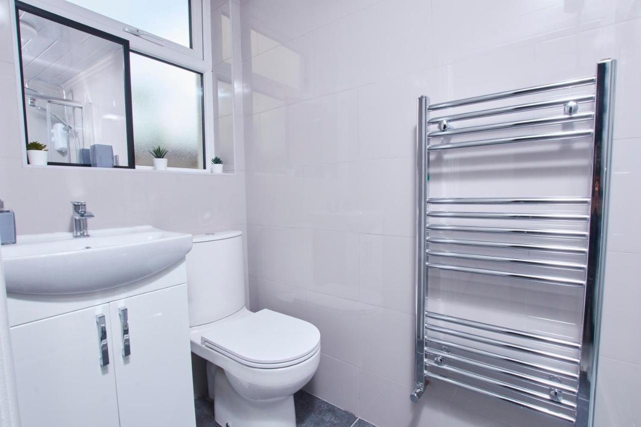 Apartment Stylish Gem - Great Location! *